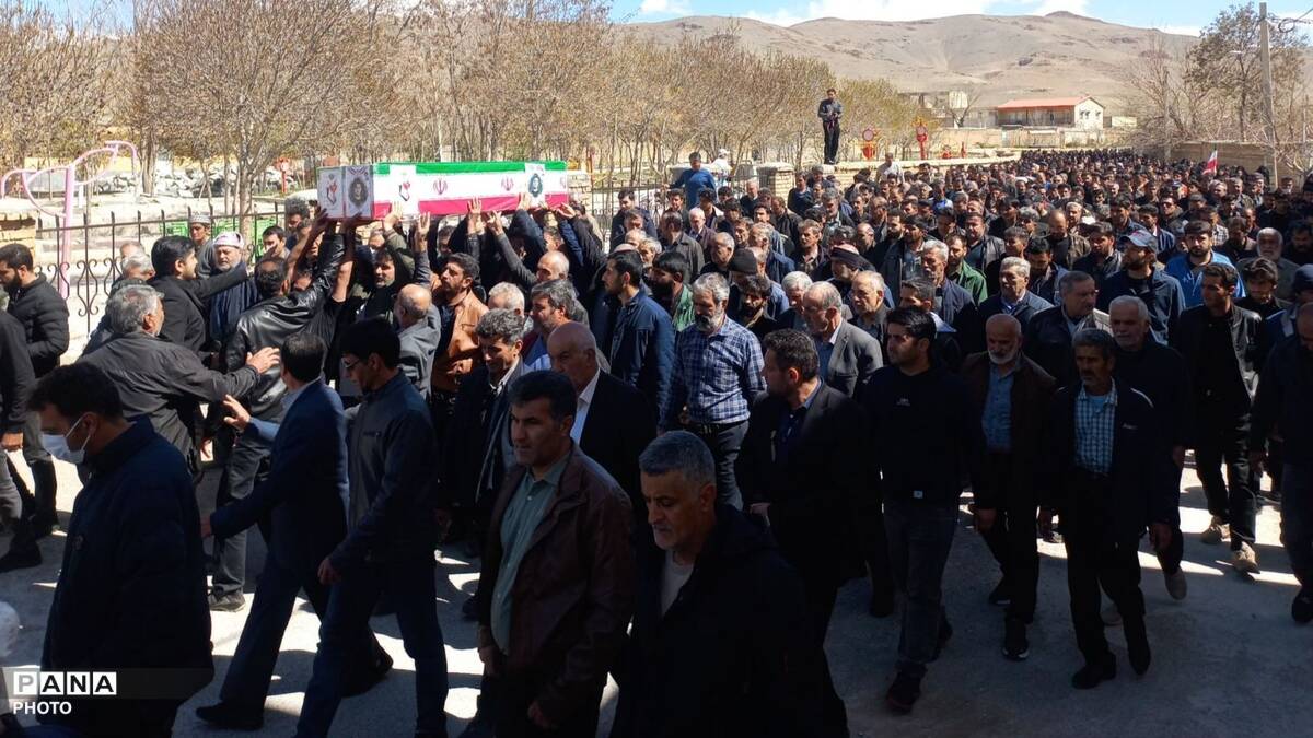 تشییع پیکر شهید حسین شاهین در شهر شمس آباد 