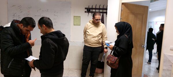 توزیع کارنامه‌های مستمر در دبیرستان مرحوم اسماعیلی