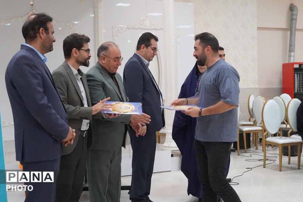 تجلیل از خبرنگاران و فعالان رسانه‌ای بجنورد به مناسبت روز خبرنگار