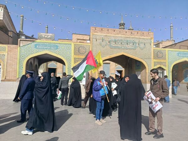 جلوه هایی از حضور مردم قم در راهپیمایی یوم الله 13 آبان