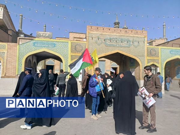 جلوه هایی از حضور مردم قم در راهپیمایی یوم الله 13 آبان