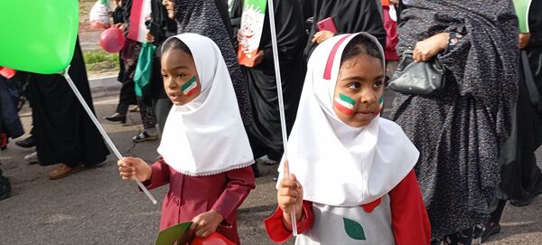 راهپیمایی باشکوه ۲۲ بهمن در فین؛ جلوه‌ای از حضور پرشور مردم