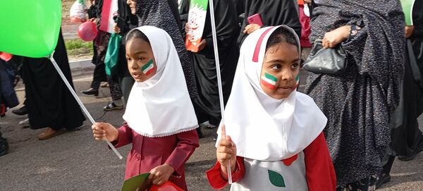 راهپیمایی باشکوه ۲۲ بهمن در فین؛ جلوه‌ای از حضور پرشور مردم