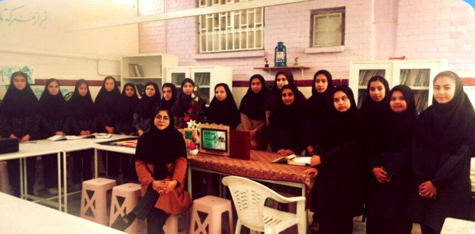 مسابقات حافظ خوانی در دبیرستان شهید محمدی پور خلیل آباد