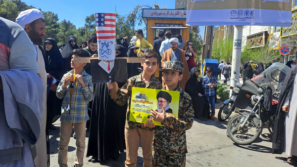 راهپیمایی روز قدس همراه با تشییع پیکر شهید صداقت در قم