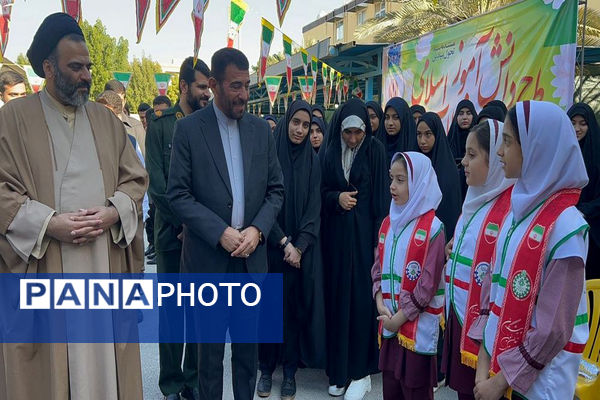 تجلیل از دانش‌آموزان تراز انقلاب اسلامی استان بوشهر