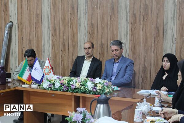 جلسه هم اندیشی با مشاوران و مربیان امور تربیتی مدارس 