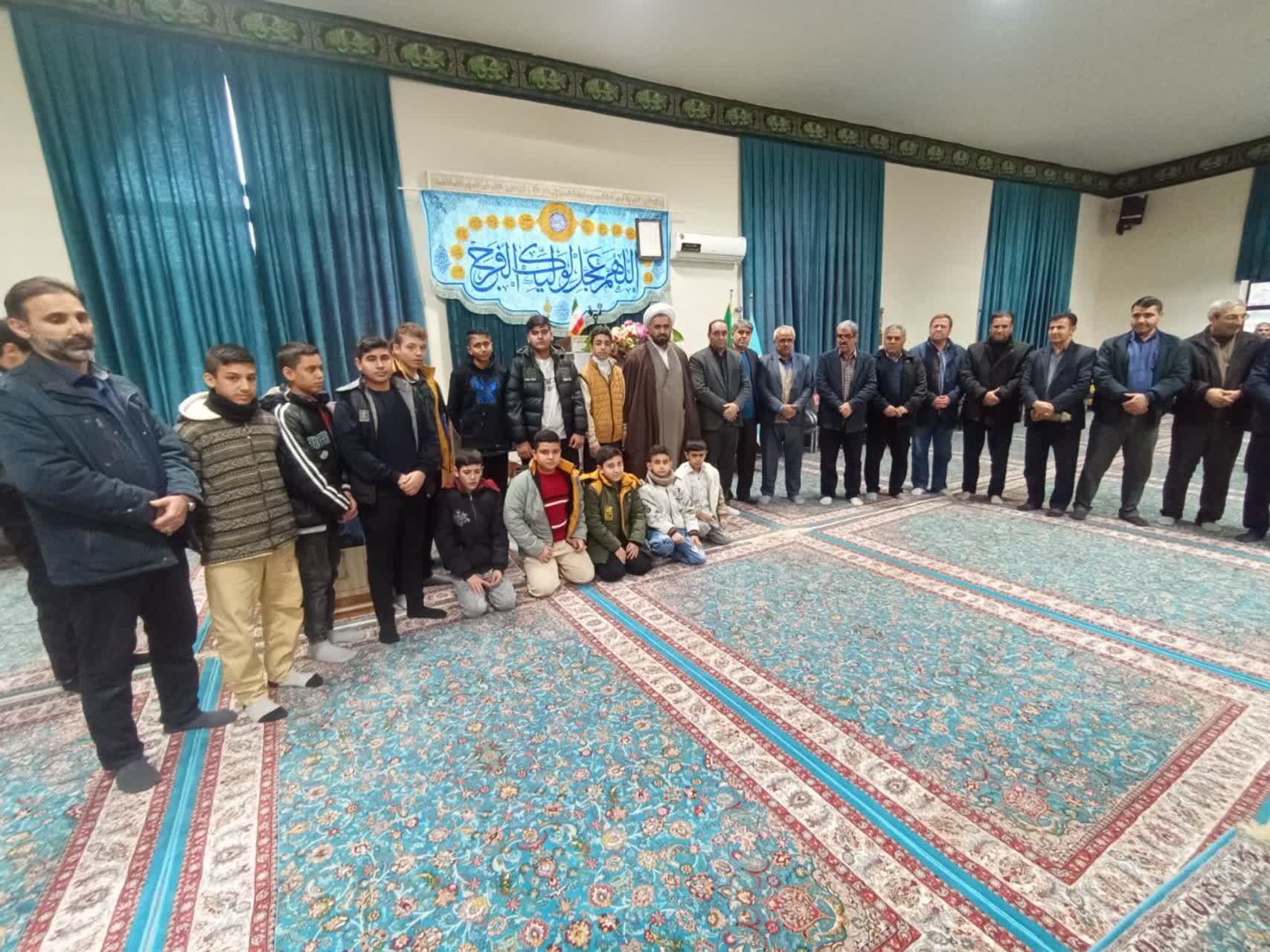 حضور پرشور دانش‌آموزان خدا‌آفرین در نماز عبادی ـ سیاسی جمعه