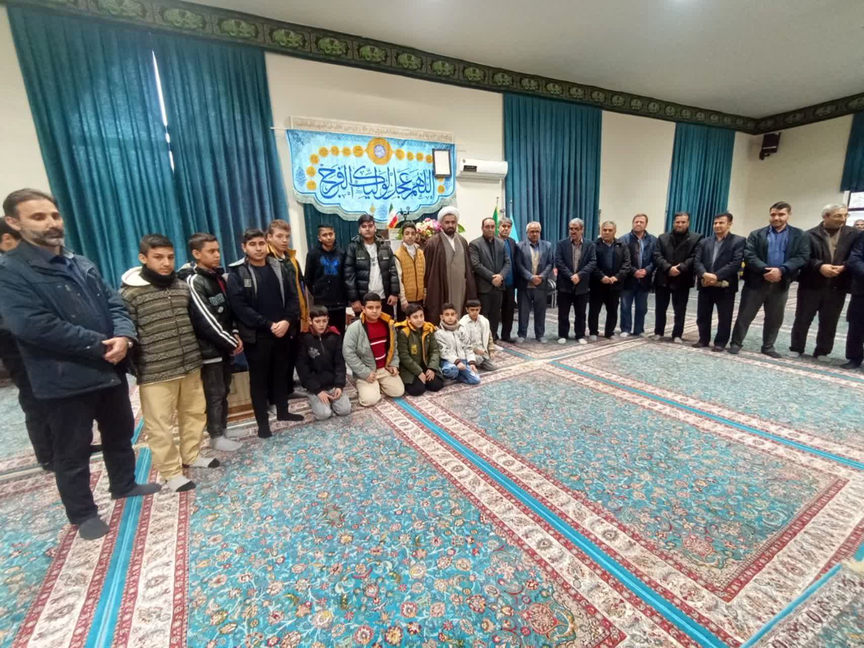 حضور پرشور دانش‌آموزان خدا‌آفرین در نماز عبادی ـ سیاسی جمعه