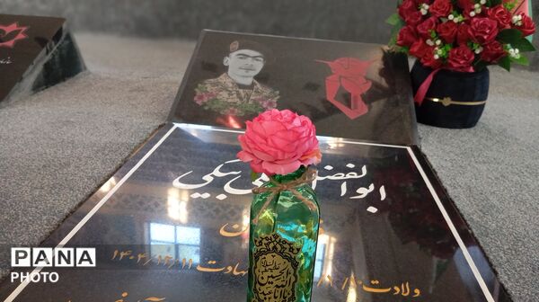 سنگین‌ترین پرچم، نصیب شانه‌های وفادار