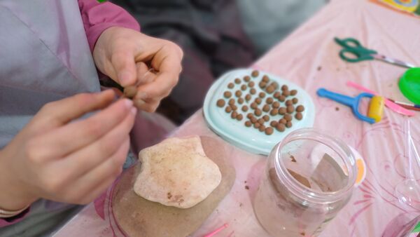 برگزاری مسابقه هنری در دبستان ام السلمه ۲ 