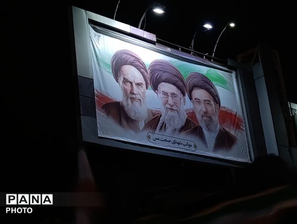 موشک خیابان و تنگه هرمز گلوی دشمن را فشرده است