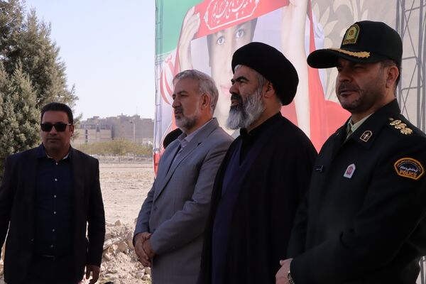 حضور پرشور دانش‌آموزان و مسئولین در راهپیمایی ۱۳ آبان در ناحیه یک بهارستان