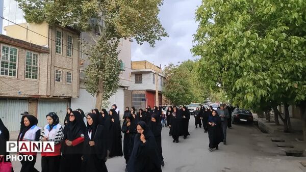 گام‌ های پر نشاط خانواده‌ های سلسله در همایش پیاده‌ روی خانوادگی