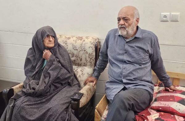 ادای احترام خبرنگاران پانا به مقام شهید جلال اقبال در چهل وششمین دیدار با خانواده شهدا