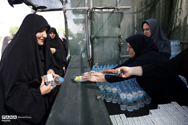 برگزاری همایش بزرگ جمع‌خوانی دانش‌آموزان با اجرای سرود و نوحه حماسی «باید برخاست»