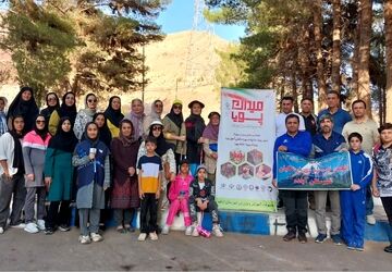 پیاده روی فرهنگیان آباده در کوه خواجه در راستای پویش  شهرپویا