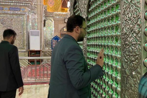 قائم مقام سازمان دانش‌آموزی در حرم مطهر حضرت احمد ابن موسی (ع) در شیراز