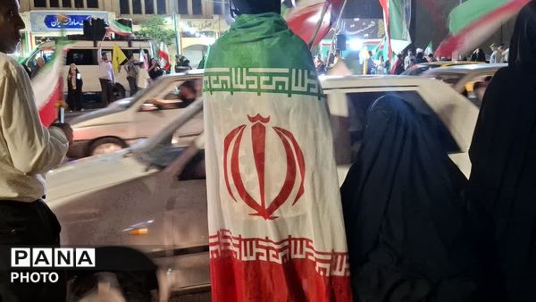 موج هفتادو چهارمین حضور پر شور مردم یزد در میدان