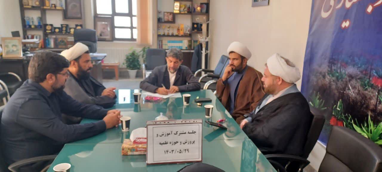 همکاری حوزه علمیه و آموزش و پرورش دلیلی برای مهار مشکلات اجتماعی است