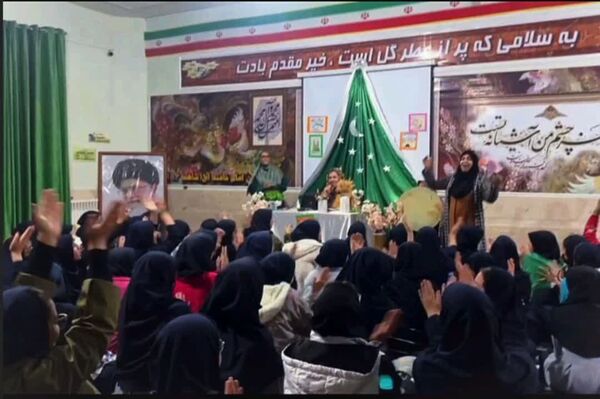 عید مبعث در دبیرستان شاهد 16