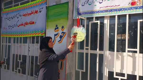 دانش‌آموزان دبیرستان فاطمیه شهرستان دره شهر با شور و شوق سال تحصیلی جدید را آغاز کردند