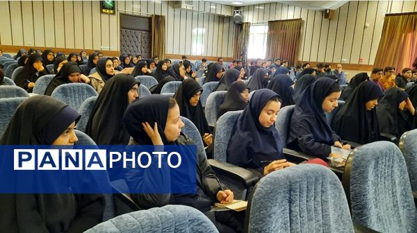 اولین نشست روسای تشکل‌های دانش‌آموزی مدارس سمپاد استان در دبیرستان فرزانگان ۲دوره دوم ناحیه۷ مشهد 