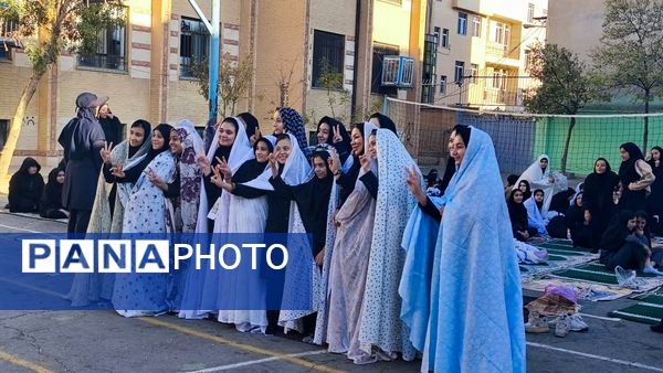 نماز جماعت باران در آموزشگاه شهید فتحی‌پور ناحیه یک شهرستان بهارستان