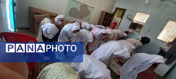 حضور پرشور دانش‌آموزان پایه چهارم دبستان شهید تنیده در نماز جماعت