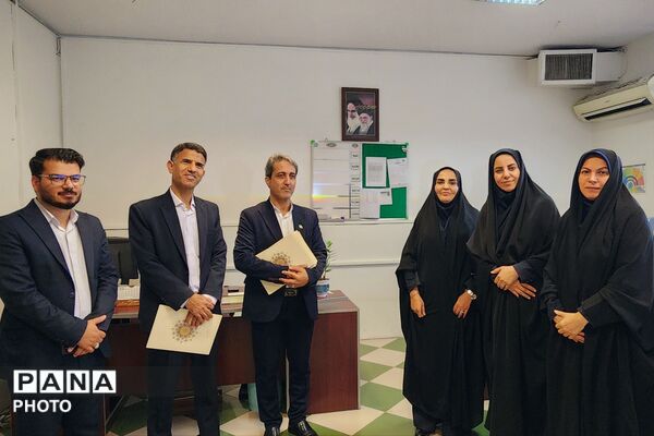 قدردانی مدیر منطقه ۱۳ از کارکنان آموزش‌وپرورش