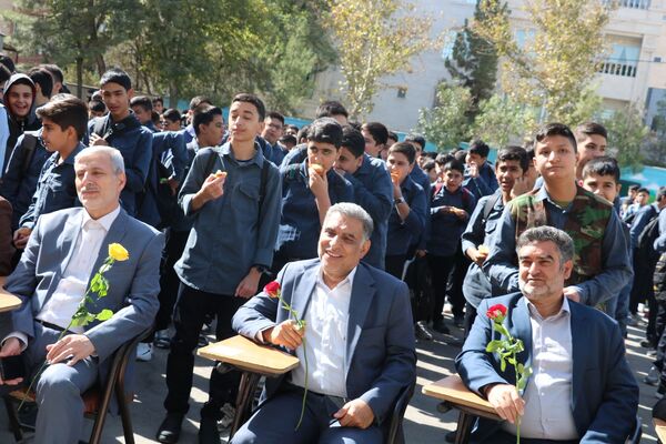 آیین بازگشایی مدارس و نواختن زنگ مهر ایثار و شهادت در ناحیه ۶ مشهد 