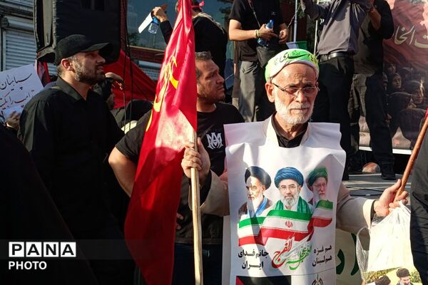 اجرای گروه سرود ریحانه‌الحسین پردیس در مراسم تشییع  رهبر شهید