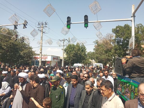 تشییع پیکر پرافتخار شهید علی اکبر صانعی جانباز ۷۰ درصد جنگ تحمیلی