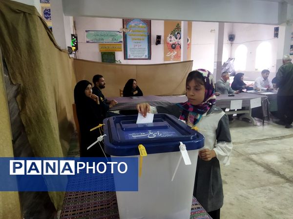 انتخابات چهاردهمین دوره ریاست‌جمهوری در مسجد جامع شهر