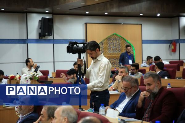 نشست صمیمی مدیران رسانه با استاندار قم