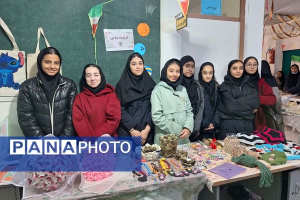  آیین افتتاح جشنواره ماها و ایران‌مون در دبیرستان خدیجه کبری پردیس 