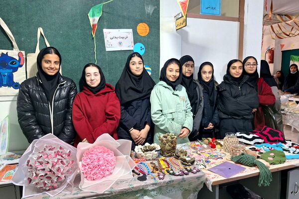  آیین افتتاح جشنواره ماها و ایران‌مون در دبیرستان خدیجه کبری پردیس 