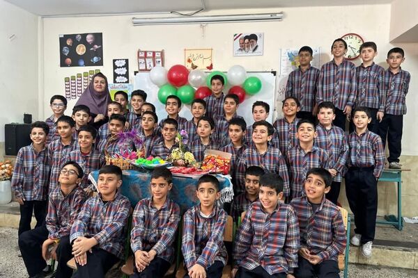  بزرگداشت روز دانش آموز در آموزشگاه معارف۶ شیراز 