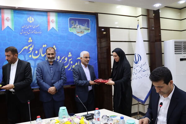 تجلیل از بانوان شاغل اداره‌کل آموزش و پرورش استان بوشهر
