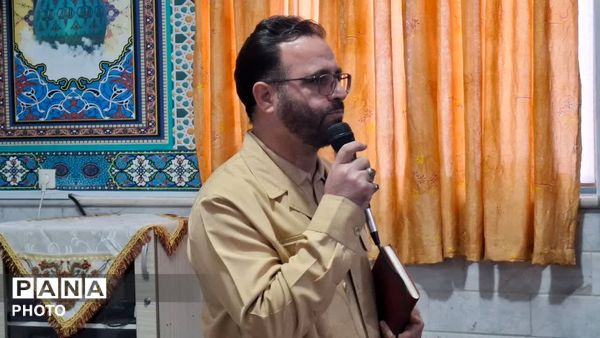 نشست صمیمی دانش آموزان هنرستان اندیشه شهر کهک با نماینده مردم قم در مجلس