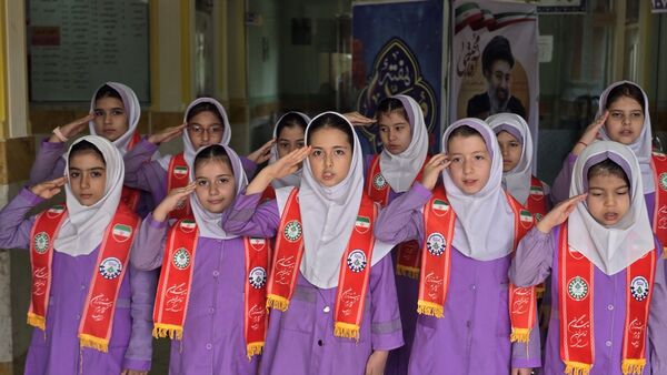 تجلیل از معلمان اداره آموزش و پرورش با حضور خادمان اجرایی و انتظامی شهرستان نظرآباد