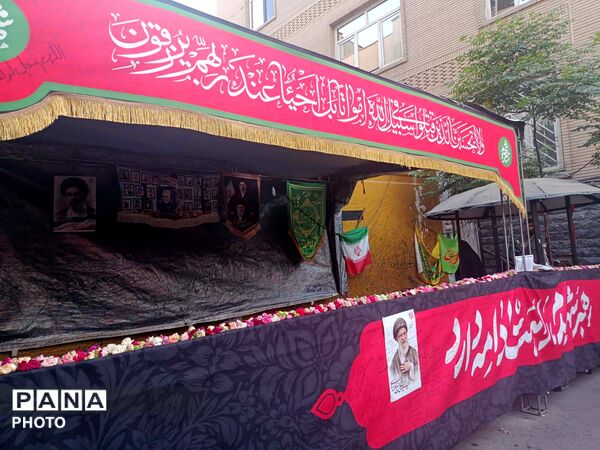 اردوی زیارتی دانشجومعلمان قم در مرقد امام و بیت رهبر شهید