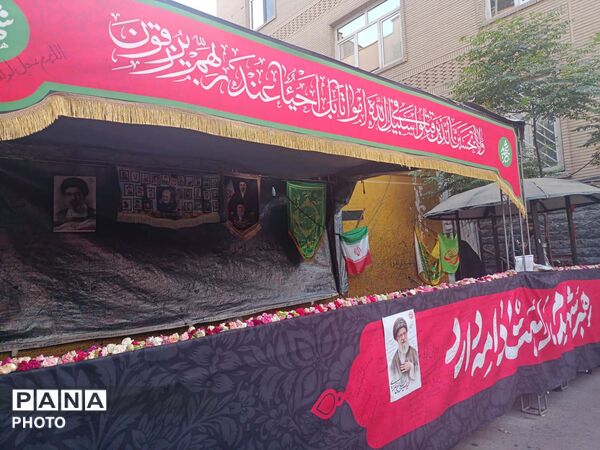 اردوی زیارتی دانشجومعلمان قم در مرقد امام و بیت رهبر شهید