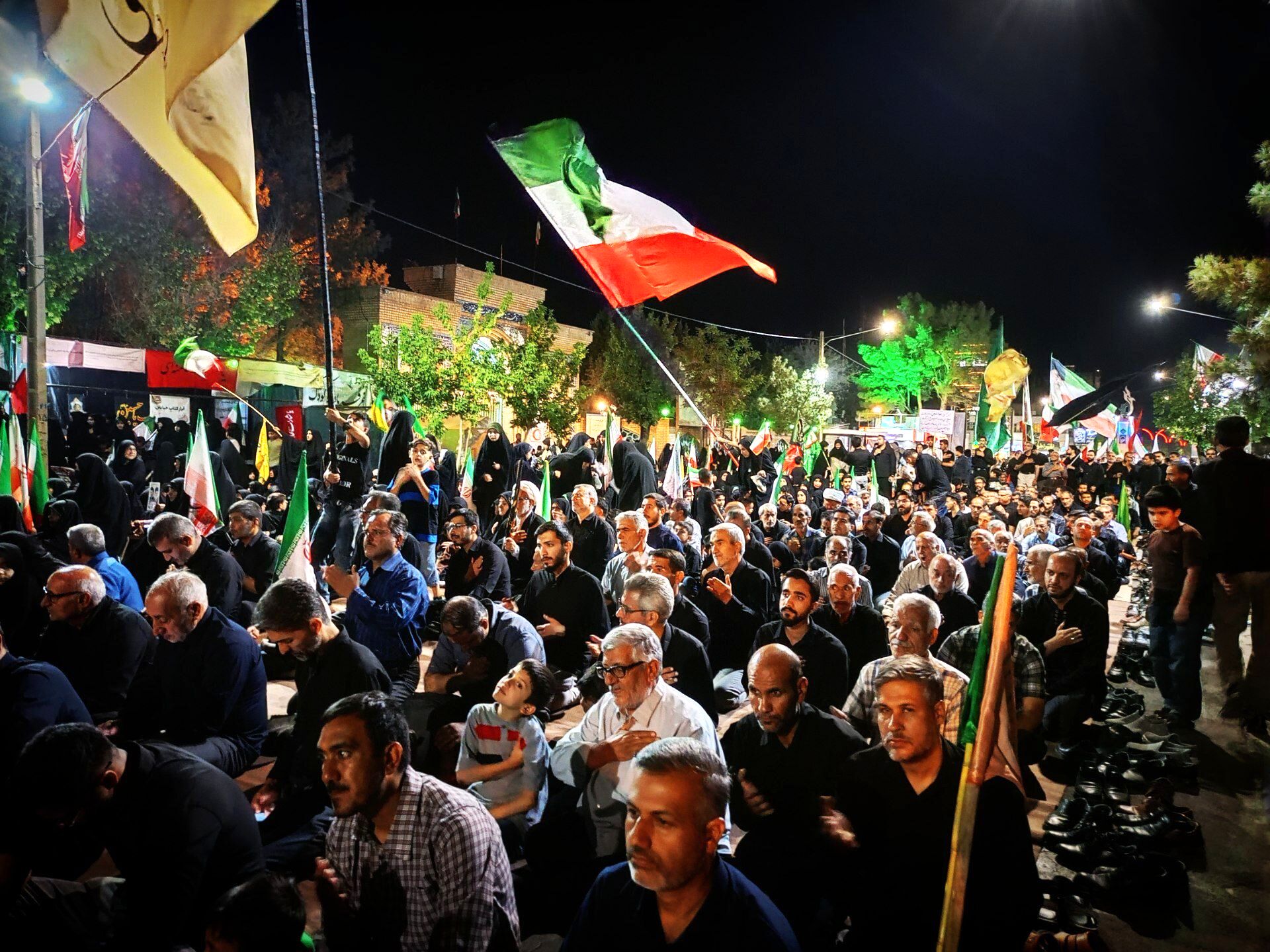 اولین شب عزاداری حسینی؛ ندای لبیک یا حسین در خیابان پیچید