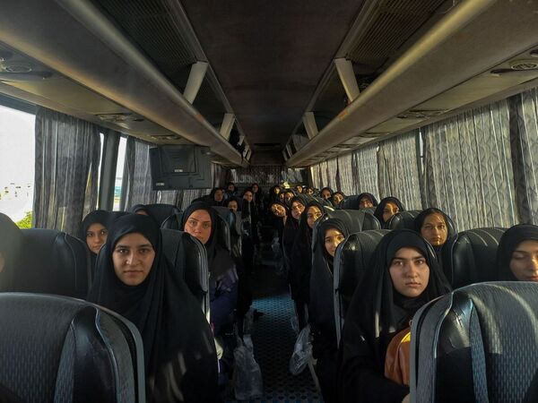 اعزام دانش‌آموزان دختران تنگستانی به اردوی راهیان نور