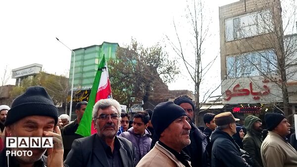 مشت هایی که با فریاد انتقام بالا می آمدند 