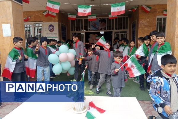 جشن پیروزی انقلاب اسلامی در مدارس رباط‌کریم