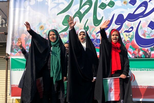 حضور اقشار مختلف شهرری در جشن پیروزی انقلاب 