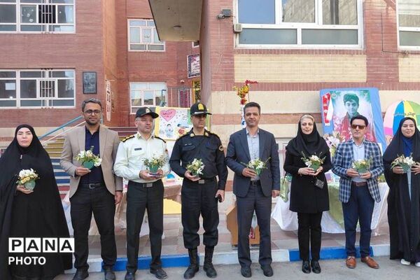 جشن عاطفه ها در دبستان 22 بهمن به یاد شهید پیشتاز ماکان نصیری