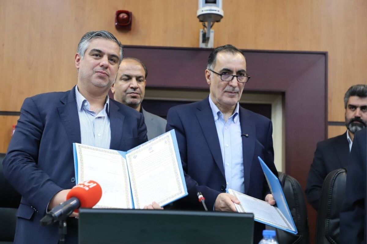 تبادل تفاهم‌نامه واگذاری یک‌هزار و ۷۰ قطعه زمین به خانواده‌های شهدای واجد شرایط در استان مرکزی همزمان با هفته دولت